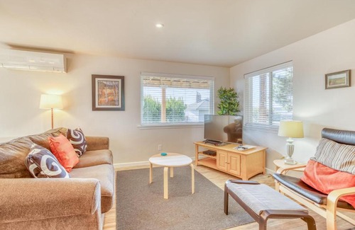 Neahkahnie Beach House | Sandy Feet - Meredith Lodging