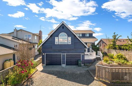 Ferndale House | SANDY POINT 6 BEDS 3 BATHS BEACH HOUSE WITH AMAZING VIEWS