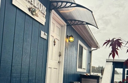 Ferndale House | Sandy Point Shalom Cabin- Ocean view and access - 20 mins from Bellingham