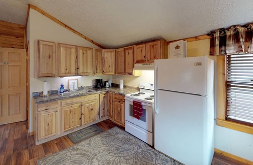 Carbon Hill Cabin | Sandy Run Cabin-Hot Tub, Hocking Hills, WNF, more