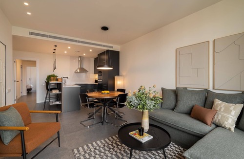 El Camp de l'Arpa del Clot Apartment | Sant Pau Balcony - Trendy 2BR near Avinguda Gaudi