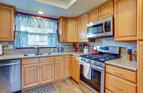 North Tustin House | Santa Ana Home w/Patio, 9 Mi to Disneyland!