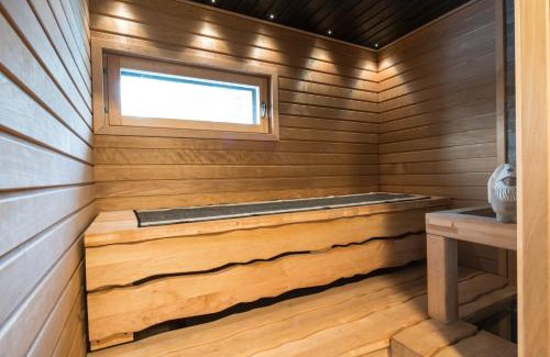 Napapiiri Hotel | Santa's Igloos Arctic Circle