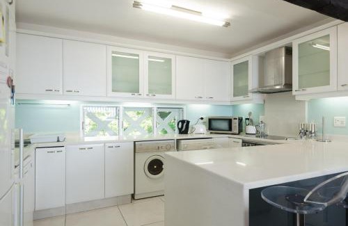 Shaka's Rock Apartment | Santorini Akrotiri 28 (Family Only)