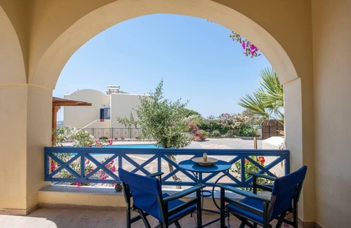 Megalochori Apartment | Santorious Spacious Apartment