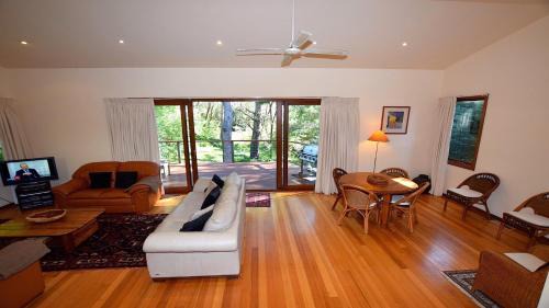 Leura House | Santosha Glade near the Everglades