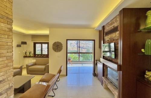 Faraya Apartment | Sapa - 2-BR w Terrace in Faraya