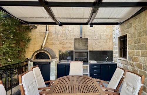 Faraya Apartment | Sapa - 2-BR w Terrace in Faraya