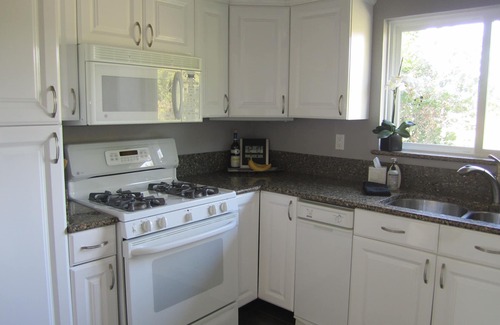 Geyserville House | Sapphire Canyon Vineyard Guest House