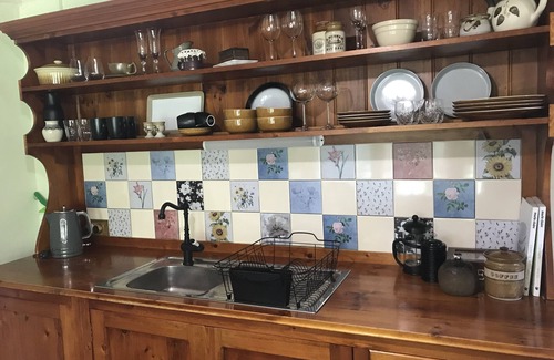 Penola Cottage | Sarah's Cottage Penola: Charming colonial stone cottage, WiFi AC Fire Spa BBQ
