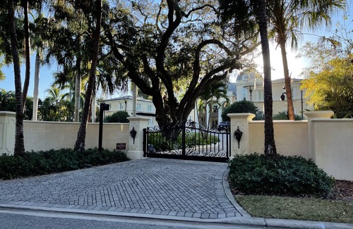 Indian Beach Sapphire Shores House | Sarasota-Indian Beach Zen Home (private-pet friendly)