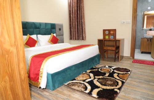 Sector 62 Hotel | Sarla Hotel Inn - Opp Barclays 62