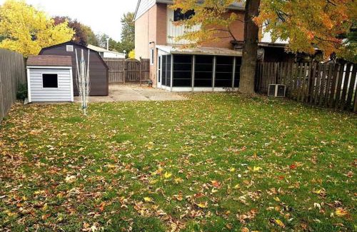 Sarnia House | Sarnia's Hidden Gem - 3 BR/2 BA by College/Hwy/Arena