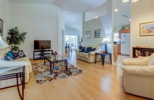 Biggar House | Satin Gold Retreat