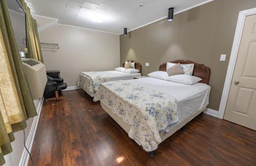 Sauble Beach Hotel | Sauble Beach Lodge