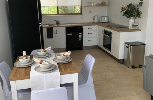 Saunders Beach House | SAUNDERS BEACH, TOWNSVILLE SEASIDE SUBURB 150 M TO THE BEACH