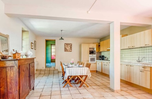Sauveterre-la-Lemance House | Sauveterre Pool Escape