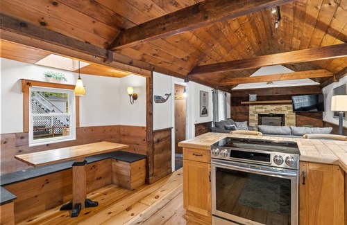 Plymouth House | Save 10% on Fall Stays - Book by Nov 21!