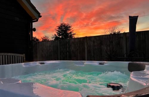 Foxley Cabin | Saving Grace with private hot tub