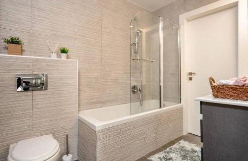 Jerusalem House | Savyoney Ramat Sharet By Isrentals- 3 Bedrooms