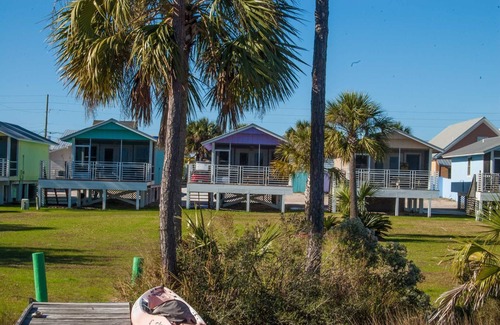 Cape San Blas Cottage | Scallop Cove #3 - Phish Headz - Bayfront, 3 Min Walk to Gulf, Pet Friendly, No Min Nights.