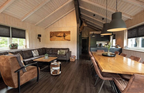 Kuestelberg House | Scandinavian Lodge with hot tub near Winterberg
