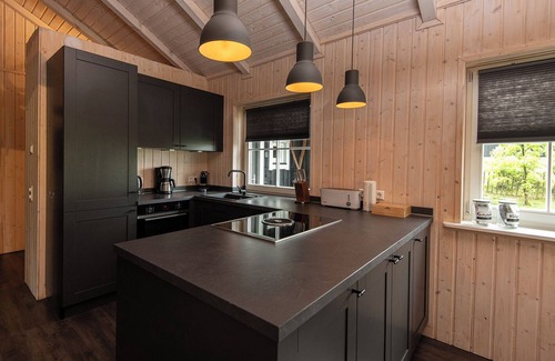 Kuestelberg House | Scandinavian Lodge with hot tub near Winterberg