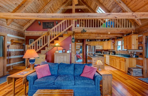 Banner Elk Cabin | Scarborough Fair - Between Boone and Banner Elk - Hot Tub - Screened In Porch - Pet Friendly