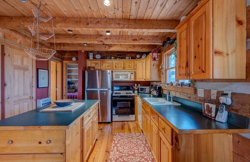 Banner Elk Cabin | Scarborough Fair - Between Boone and Banner Elk - Hot Tub - Screened In Porch - Pet Friendly
