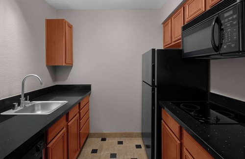 Folsom House | Scenic Escape in Folsom! Balcony, Kitchen, Free Breakfast & Near Folsom Lake