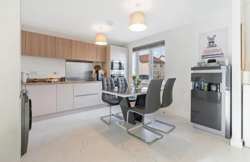 Glasgow House | Scenic getaway, open plan home! 2bed park for free