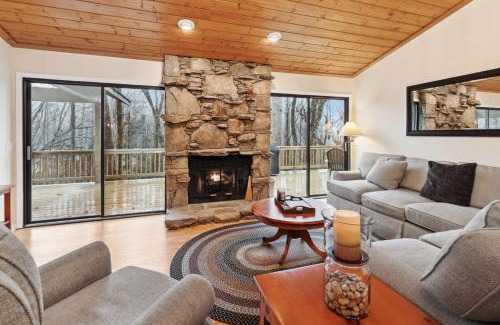 Sapphire House | Scenic Home with Fire Pit and Sapphire Valley Perks!