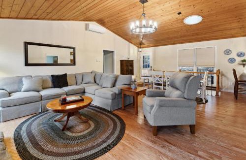 Sapphire House | Scenic Home with Fire Pit and Sapphire Valley Perks!