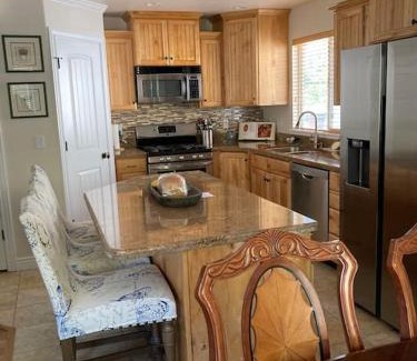 Cedar Hills House | Scenic Mountain Retreat