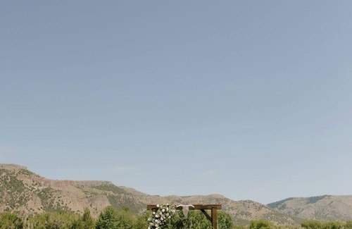 Ririe House | Scenic Private 30 Acre Meadow Retreat for Weddings, Reunions & Large Gatherings