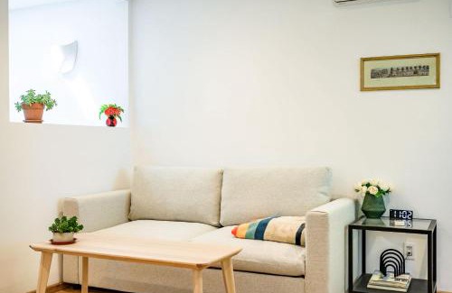 Atwater Village Apartment | Scenic Retreat with Deck & Stunning Views in LA