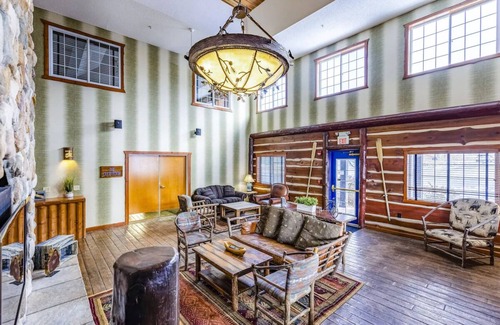 Peoria Hotel | Scenic Riverside Suites: Your Award-Winning Escape Awaits | 4 Units
