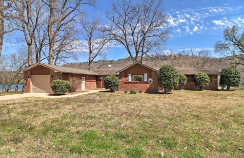 Norfork House | Scenic Riverview Getaway with Screened Porch!