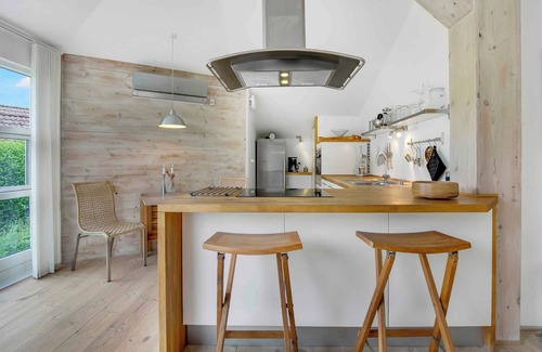 Kirke Hyllinge House | Scenic summer house near quiet lapping waves