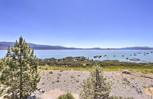 Susanville House | Scenic Susanville Cabin with Deck on Eagle Lake