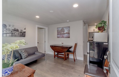 Northeast Bellevue House | Scenic view guest house including 2 suites