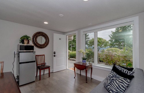 Northeast Bellevue House | Scenic view guest house including 2 suites