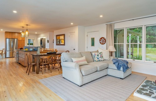 Naples House | Scenic Views | Pet Friendly | Newly Renovated | Pond
