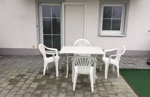 Haarbach Apartment | Schöne, 45qm große Erdgeschoss-FeWo mit 2 Zimmern inkl. Küche und separatem Bad/WC