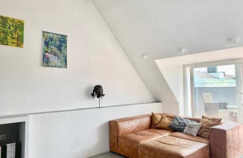 Moosach Apartment | Schöne Dachgeschoss-Maisonette Wohnung