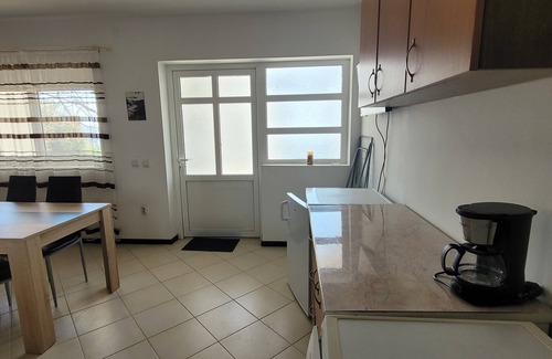Bar Apartment | Schöne Gemütliche Fewo mit Meerblick, Terrasse und Carport in Strandnähe