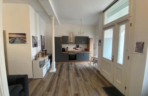 Helbedundorf Apartment | Schöne kleine Einraumwohnung mit Küche und Kamin in Holzthaleben