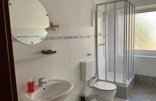 Gross Buchholz Apartment | Schöne Zwei Zimmer Wohnung mit Balkon Braun