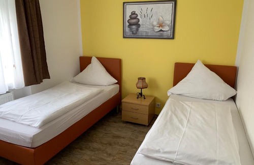 Rosbach vor der Hoehe House | Schnitzelhaus und Pension Stadt Rosbach