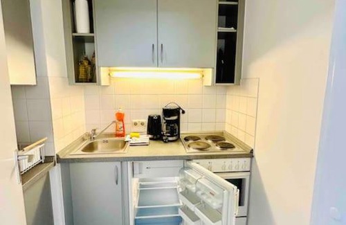 Munchner Freiheit Apartment | Schwabing-Studio great sunset view & balcony